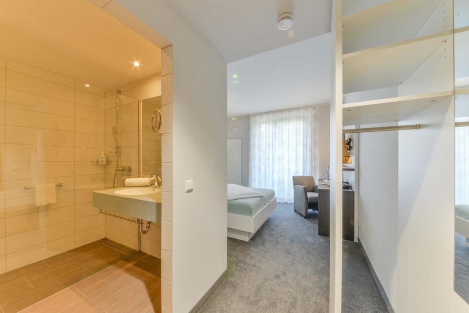 Business Single Room | Desk, blackout drapes, free WiFi, bed sheets