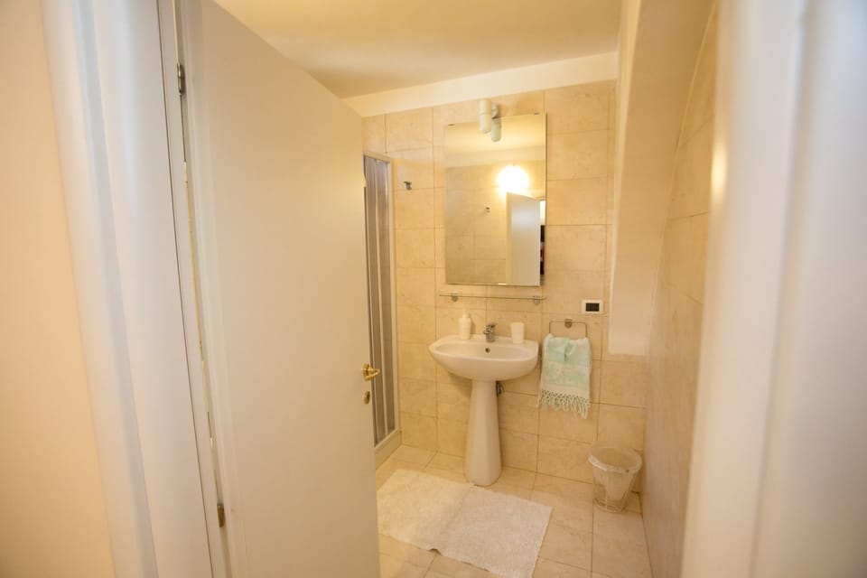 Double Room, Private Bathroom | Bathroom | Shower, free toiletries, hair dryer, bathrobes