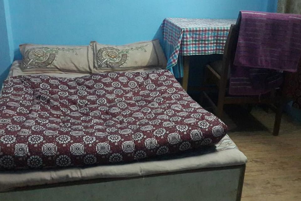 Room, 1 Double Bed, Non Smoking | Bathroom | Shower, free toiletries