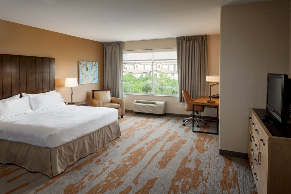 1 bedroom, desk, laptop workspace, blackout drapes