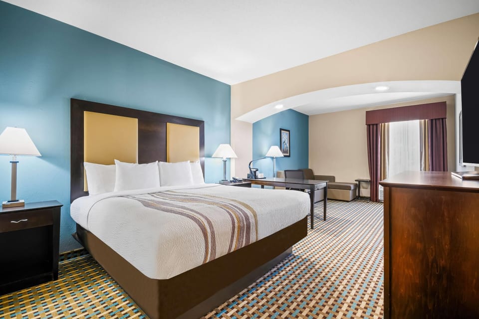 Deluxe Suite, 1 King Bed (Deluxe Executive Suite, Various View) | Pillowtop beds, desk, laptop workspace, iron/ironing board