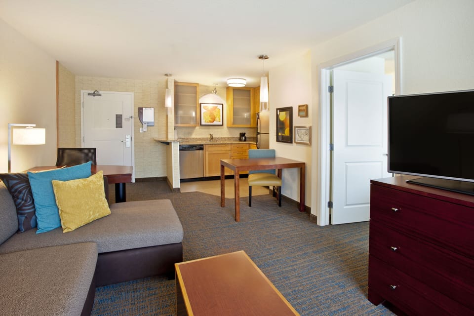 Premium bedding, down comforters, in-room safe, desk