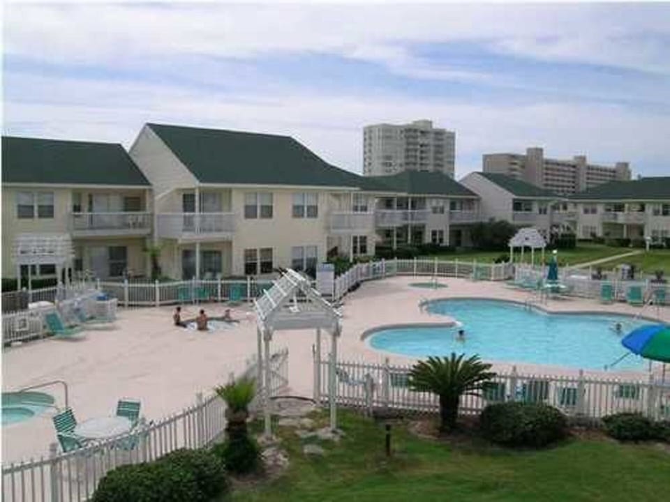 Main pool with 3 jacuzzis