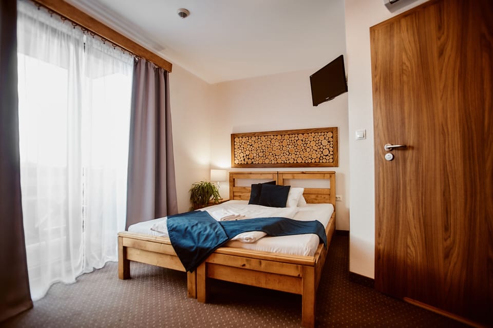 Economy Single Room | Desk, iron/ironing board, cribs/infant beds, free WiFi