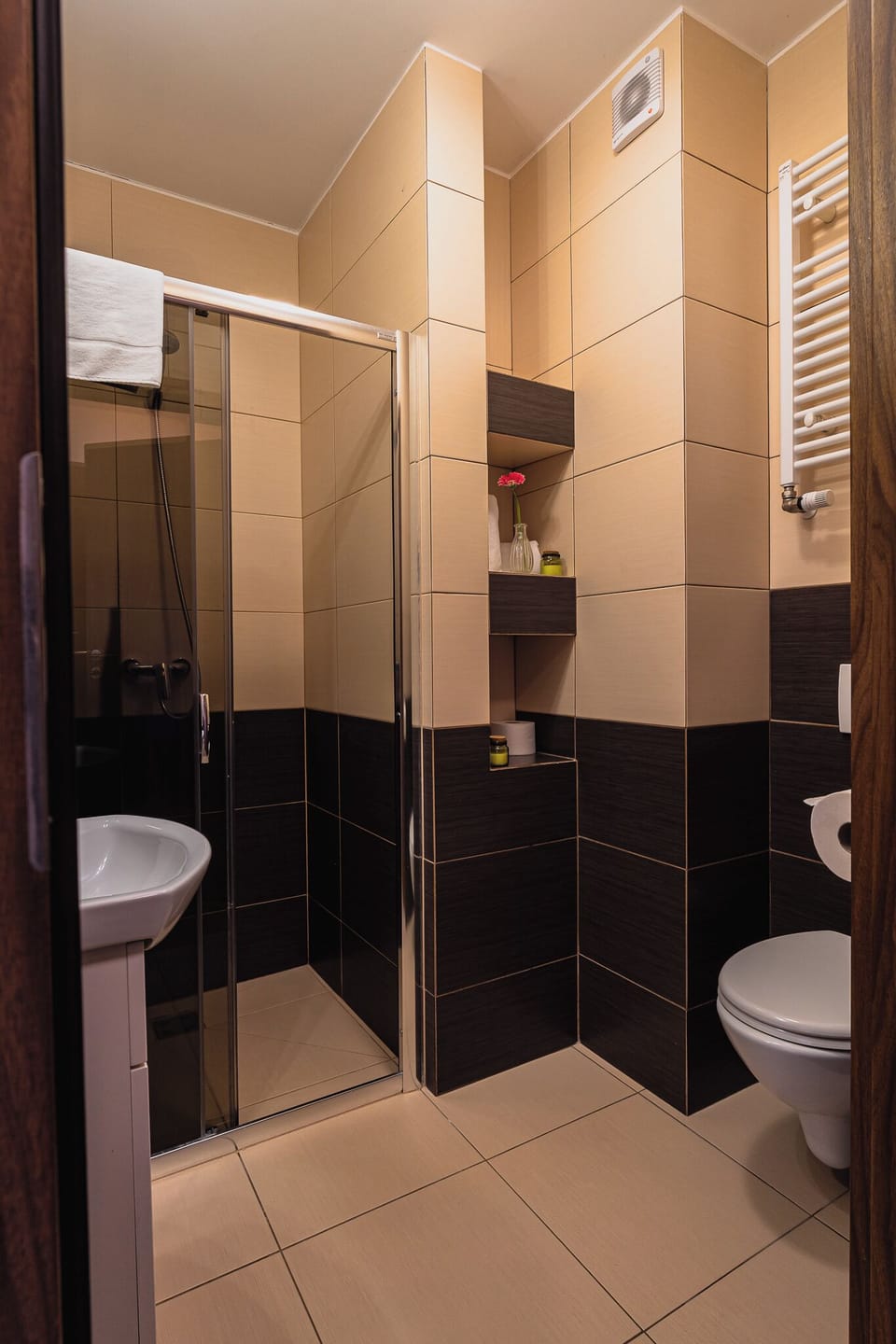 Shower, free toiletries, hair dryer, towels