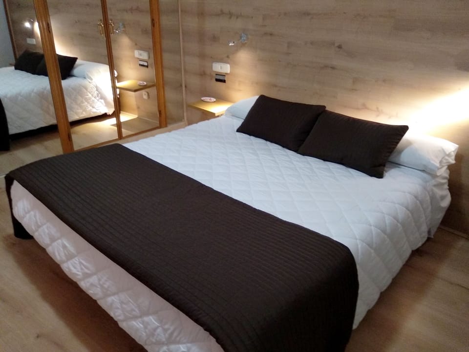 Premium Double Room | In-room safe, desk, blackout drapes, soundproofing