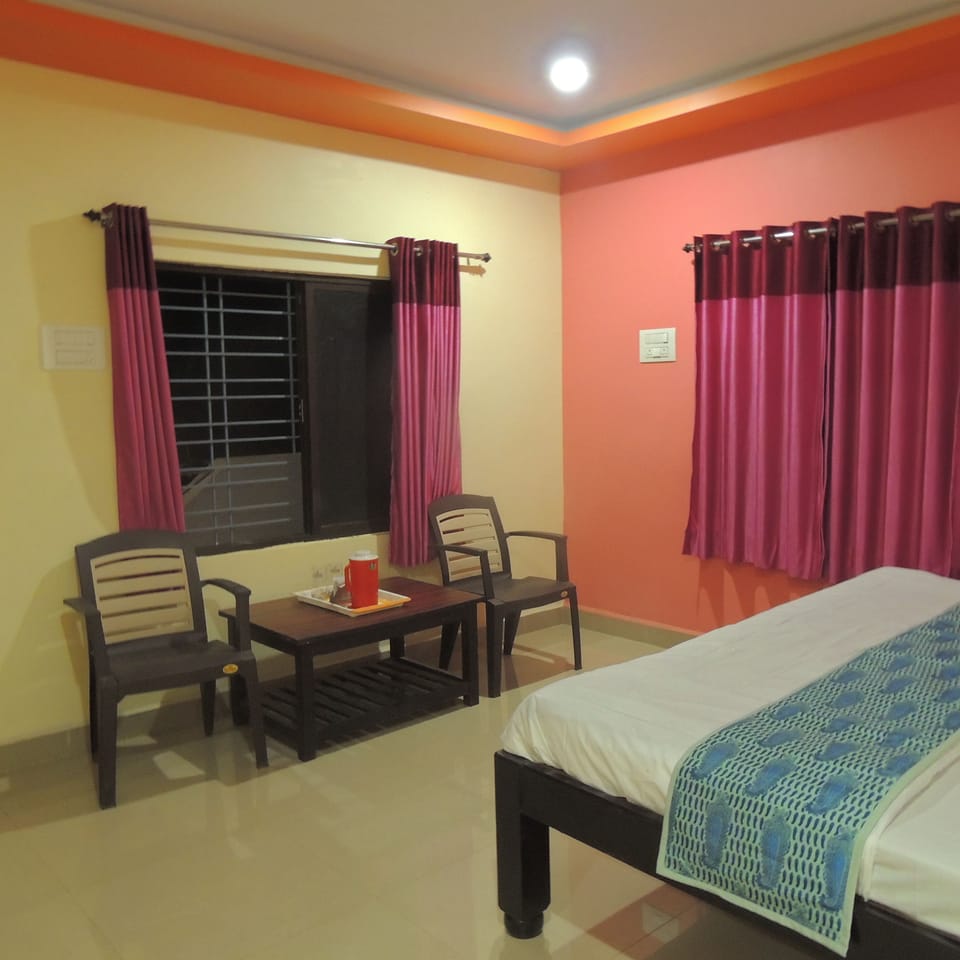 Deluxe Single Room | Desk, blackout drapes, bed sheets