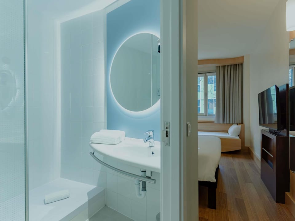 In-room safe, desk, soundproofing, iron/ironing board