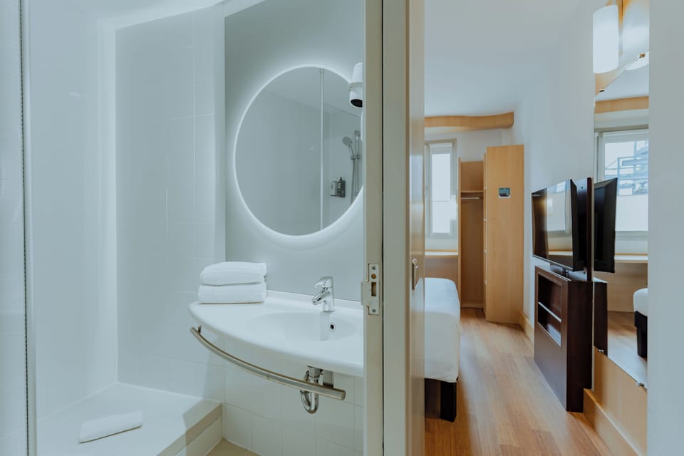 In-room safe, desk, soundproofing, iron/ironing board