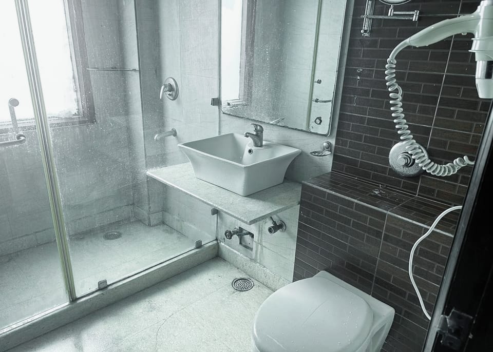 Superior Room | Bathroom | Shower, rainfall showerhead