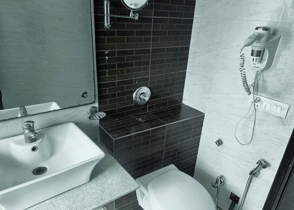 Superior Room | Bathroom | Shower, rainfall showerhead