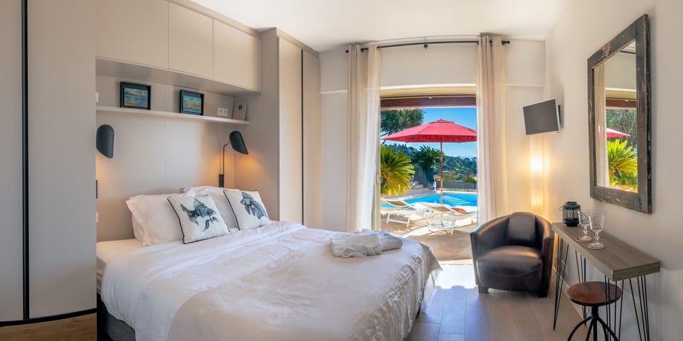 Suite, 2 Bedrooms (One or two bedrooms) | Egyptian cotton sheets, premium bedding, minibar, soundproofing