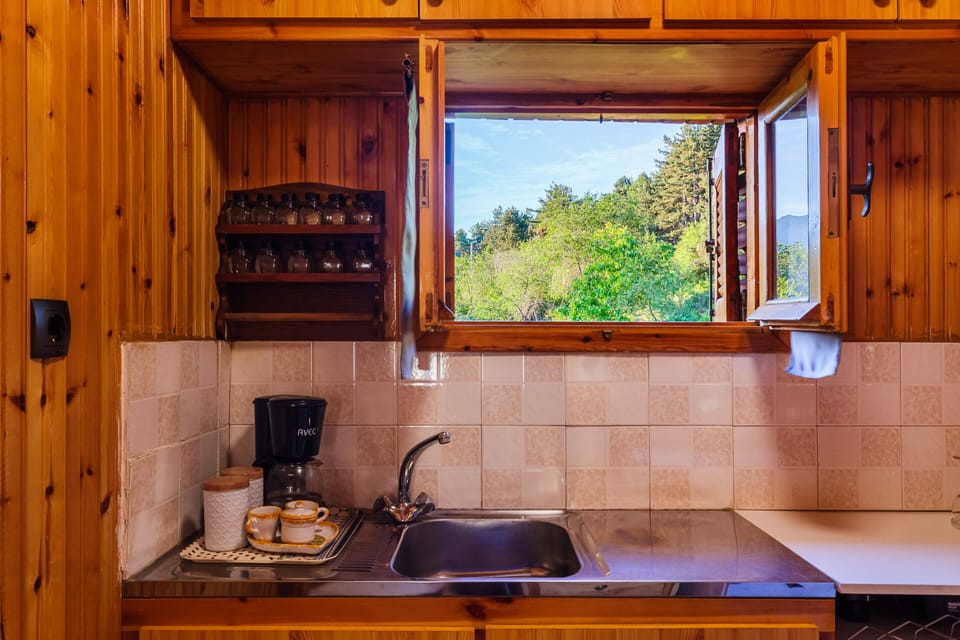 House | Private kitchen | Full-size fridge, oven, stovetop, coffee/tea maker