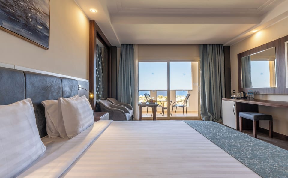 Egyptian cotton sheets, premium bedding, minibar, in-room safe