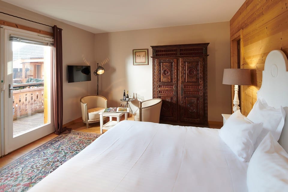 Superior Double Room | Minibar, in-room safe, individually furnished, desk