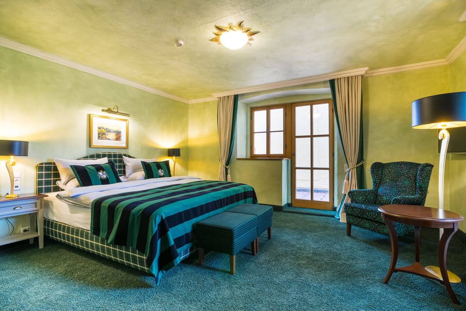 Park Suite | Hypo-allergenic bedding available, minibar, in-room safe, desk