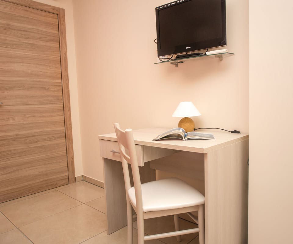 Double or Twin Room | Room amenity