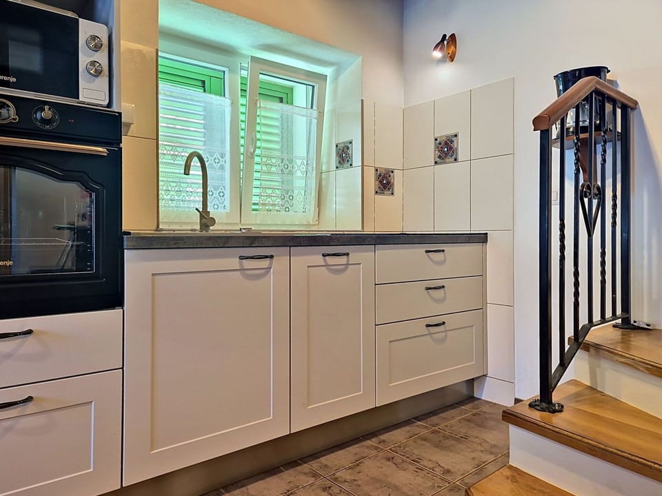 Kitchen, Flooring, Kitchen Appliance, Cabinetry, Major Appliance, Countertop, Wood, Interior Design, Floor, Home