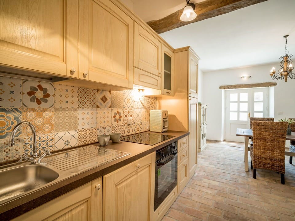 Countertop, Property, Room, Kitchen, Cabinetry, Furniture, Building, Interior Design, Floor, Real Estate