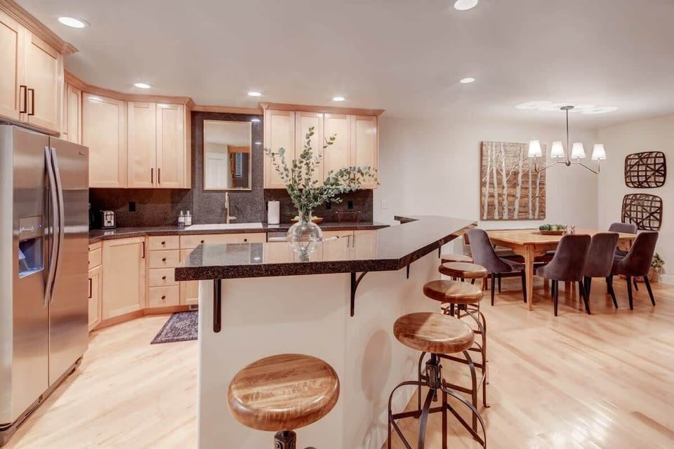 Kitchen & Dining: Bright, modern space perfect for culinary adventures and memorable meals!