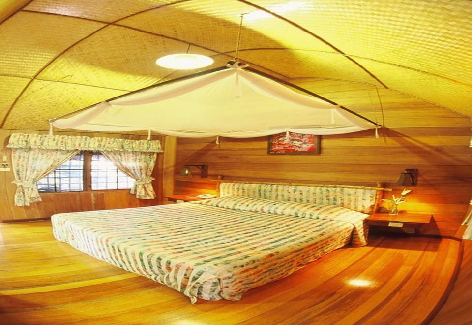 Bungalow | Hypo-allergenic bedding, minibar, in-room safe, individually decorated