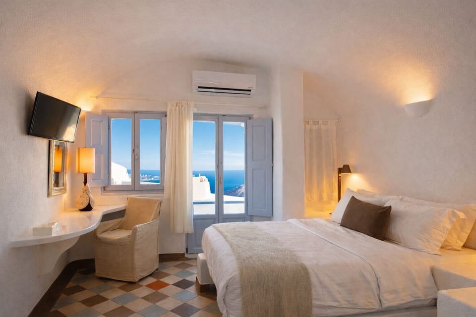 Suite (Rozaki) | Premium bedding, minibar, in-room safe, individually decorated