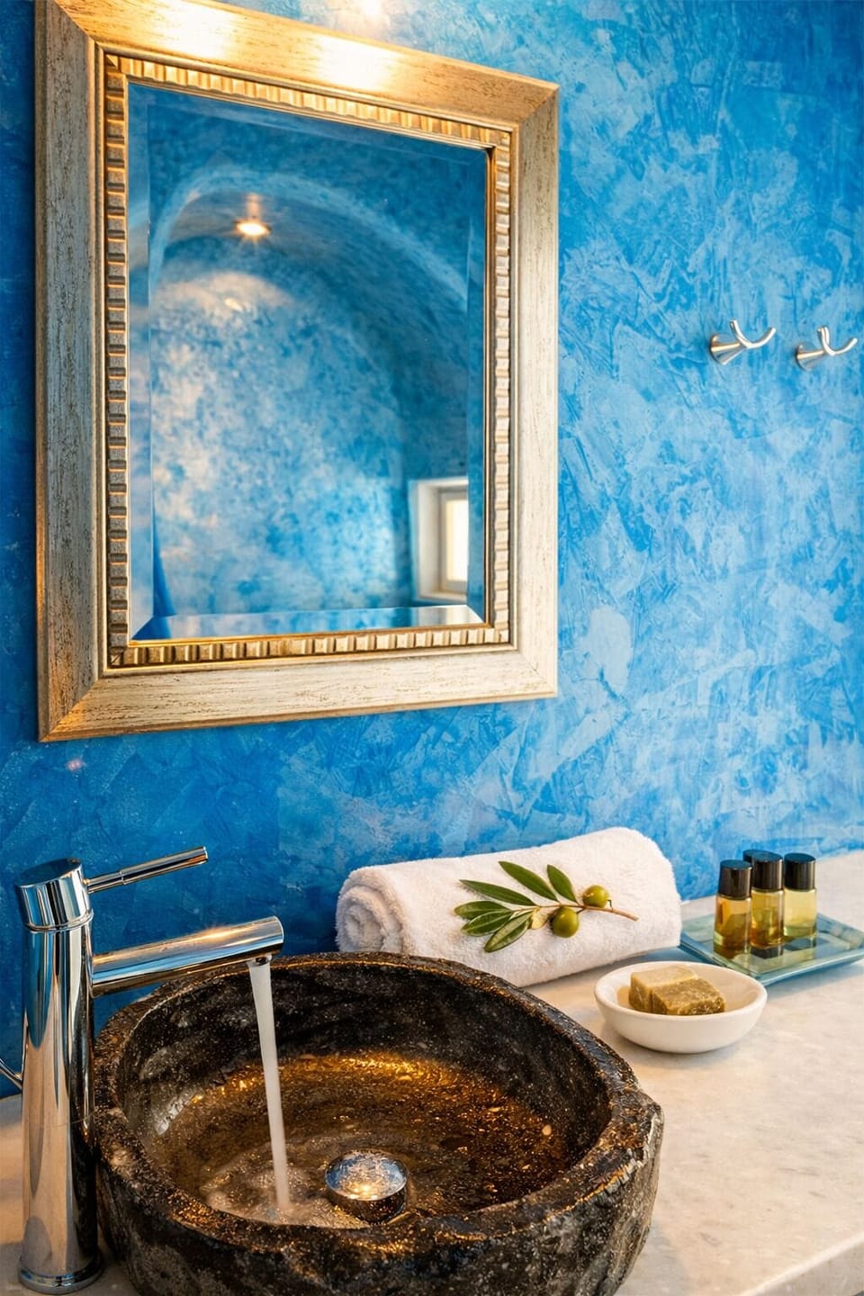 Suite (Ostria) | Bathroom | Free toiletries, hair dryer, bathrobes, slippers