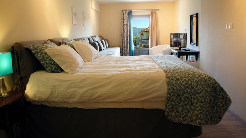 Classic Double or Twin Room | Premium bedding, in-room safe, desk, blackout drapes