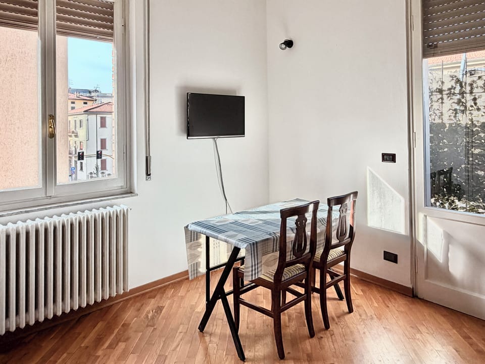 Classic Double or Twin Room, Kitchenette | Living area | 32-inch flat-screen TV with digital channels, TV