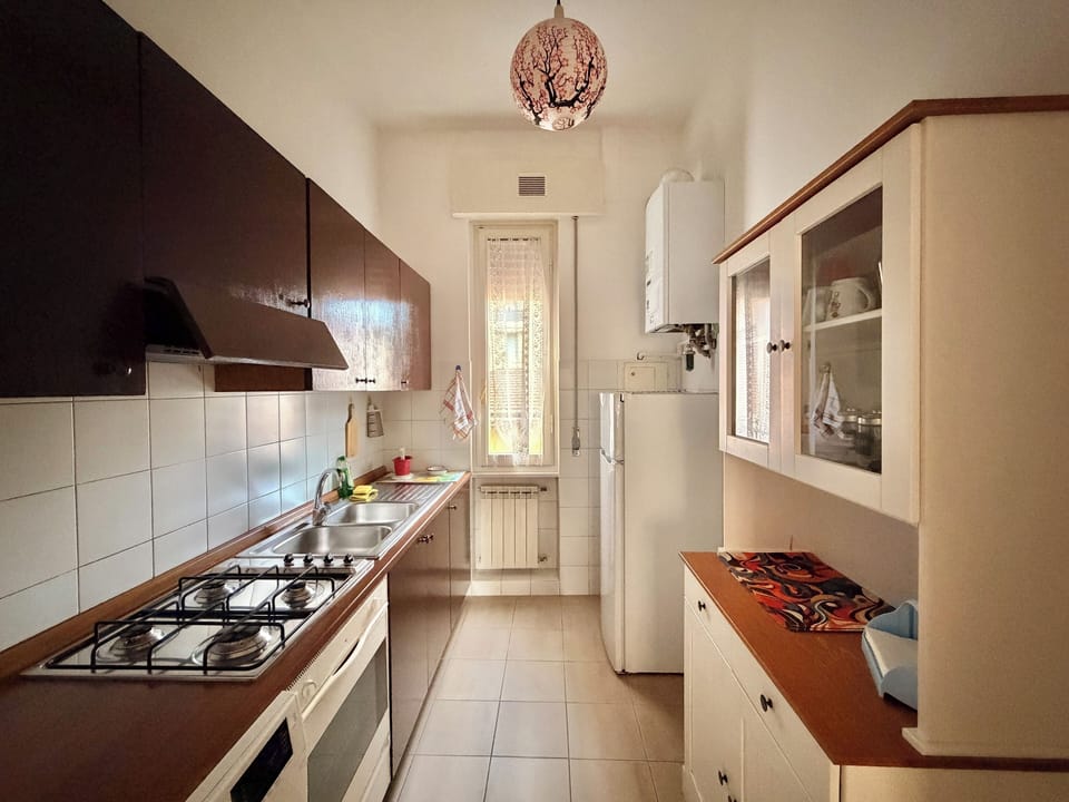 Classic Apartment, 2 Bedrooms, Kitchen | Private kitchen | Shared fridge, paper towels