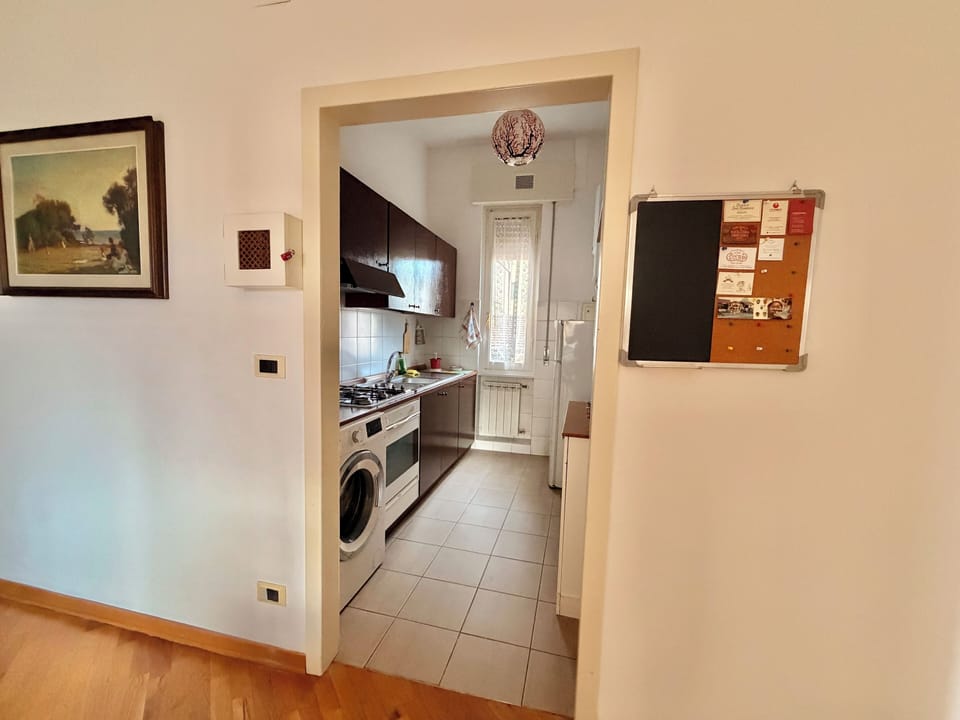 Classic Apartment, 2 Bedrooms, Kitchen | Private kitchen | Shared fridge, paper towels