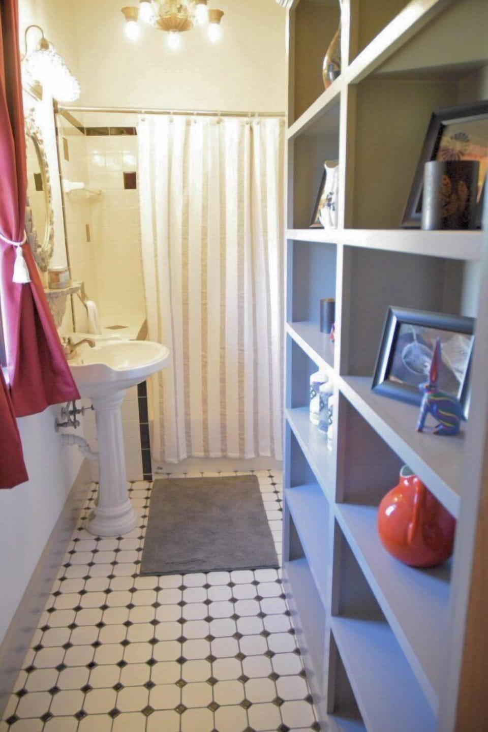 Sunset Room | Bathroom | Free toiletries, hair dryer, bathrobes, towels