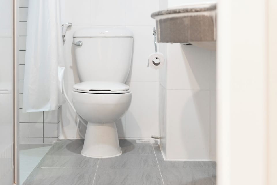 Standard Room, Non Smoking | Bathroom | Combined shower/tub, deep soaking tub, free toiletries, towels