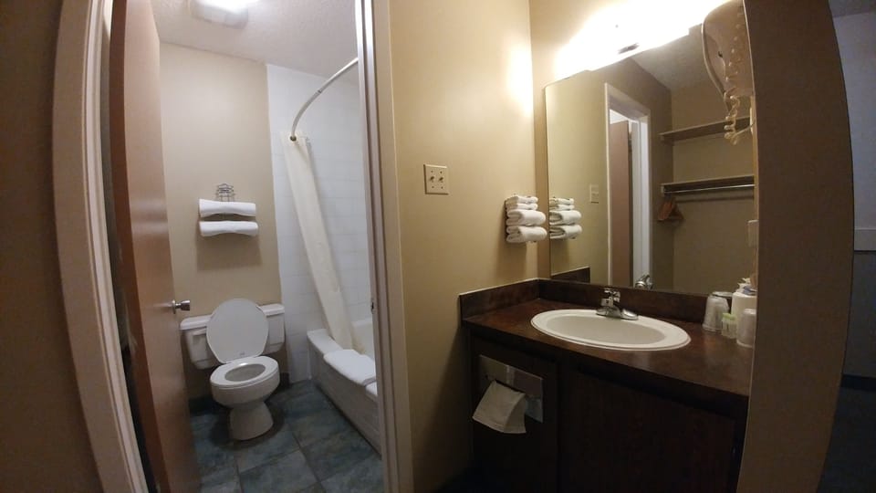 Double Room, 2 Double Beds, Non Smoking | Bathroom | Combined shower/tub, free toiletries, hair dryer, towels