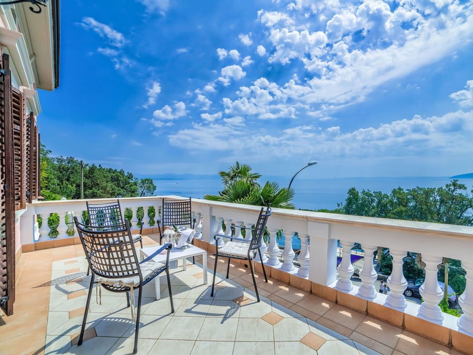 Property, Real Estate, Building, House, Room, Sky, Estate, Vacation, Home, Resort