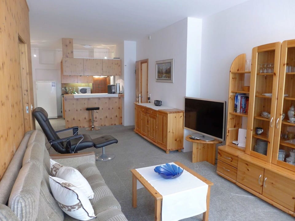 Room, Furniture, Property, Building, Interior Design, House, Living Room, Floor, Shelf, Cabinetry