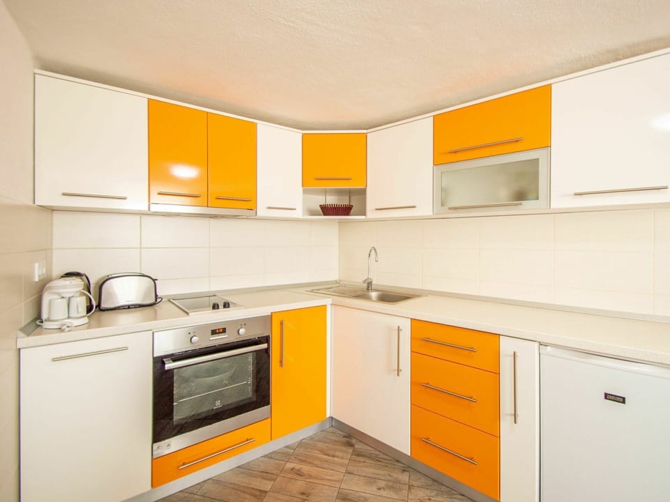 Countertop, Cabinetry, Property, Building, Furniture, Product, Kitchen Appliance, Kitchen Stove, Sink, Kitchen