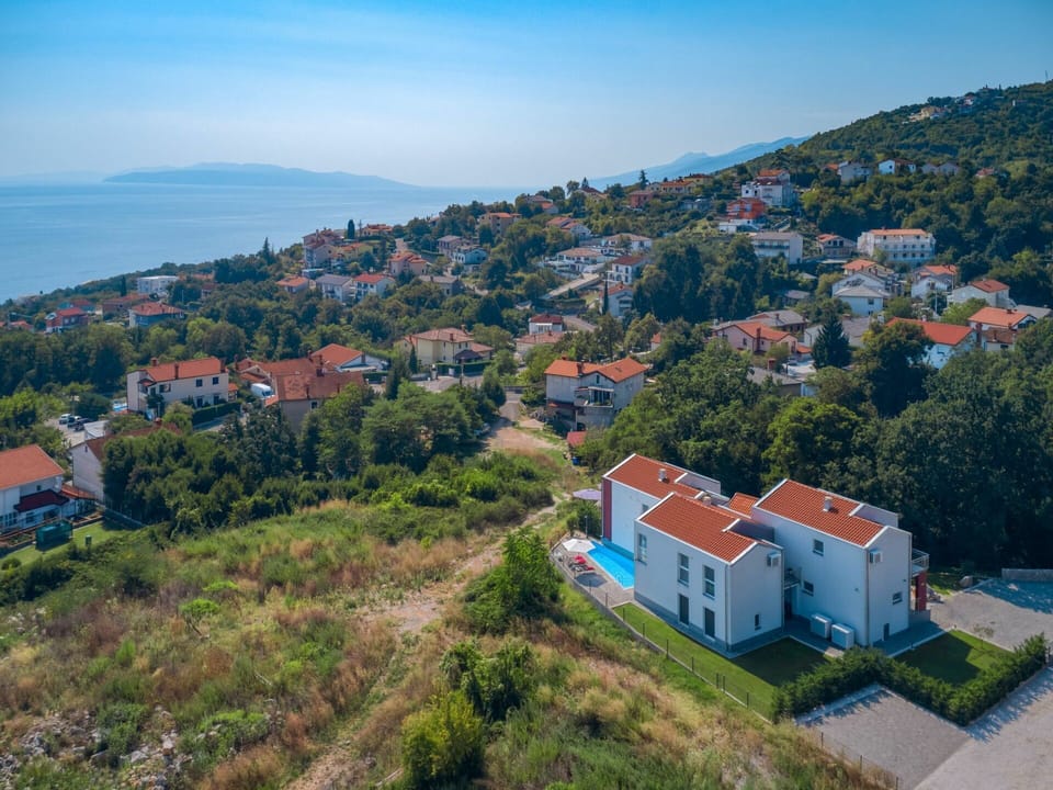 Sky, Plant, Property, Building, Azure, Mountain, Tree, House, Natural Landscape, Highland