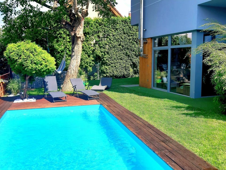 Water, Plant, Property, Azure, Nature, Building, Blue, Swimming Pool, Shade, Lighting