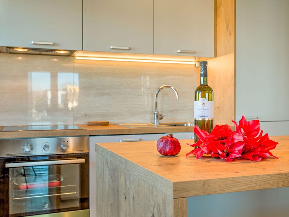 Property, Kitchen Sink, Furniture, Cabinetry, Bottle, Countertop, Table, Sink, Wood, Kitchen