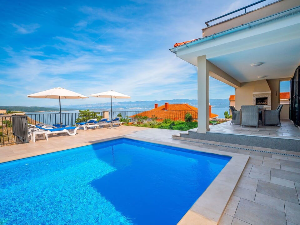 Water, Sky, Plant, Cloud, Property, Swimming Pool, Azure, Building, Shade, Outdoor Furniture