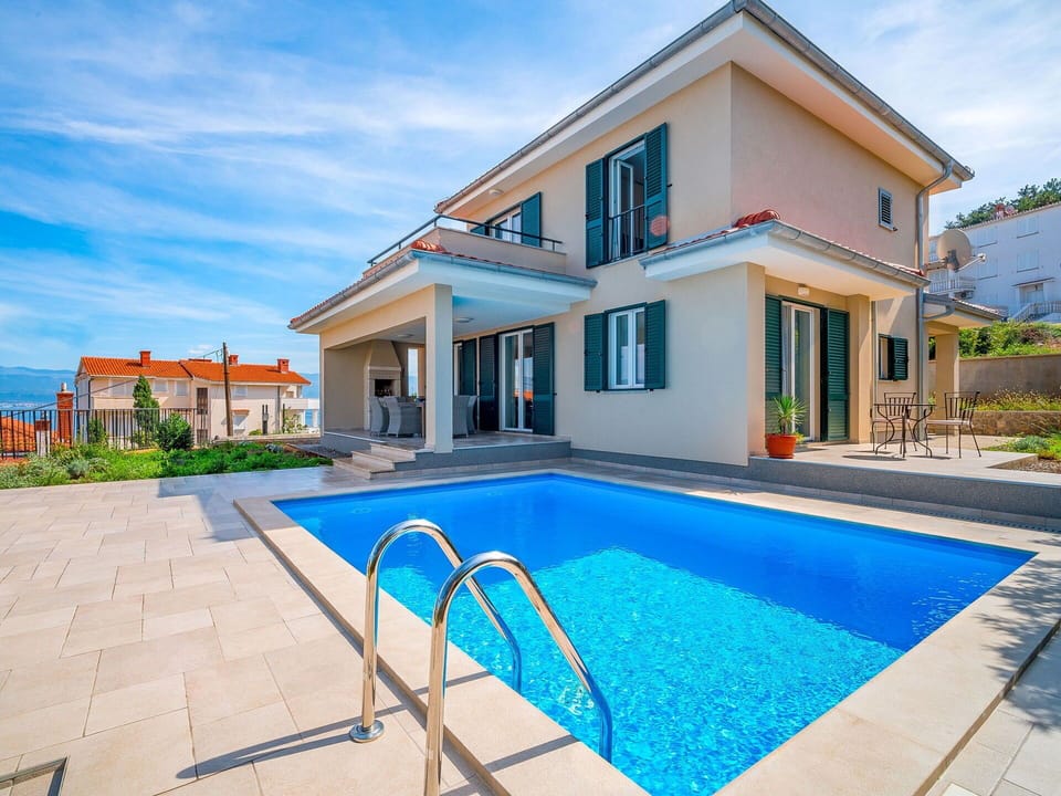Water, Sky, Cloud, Building, Property, Plant, Swimming Pool, Azure, Window, Blue