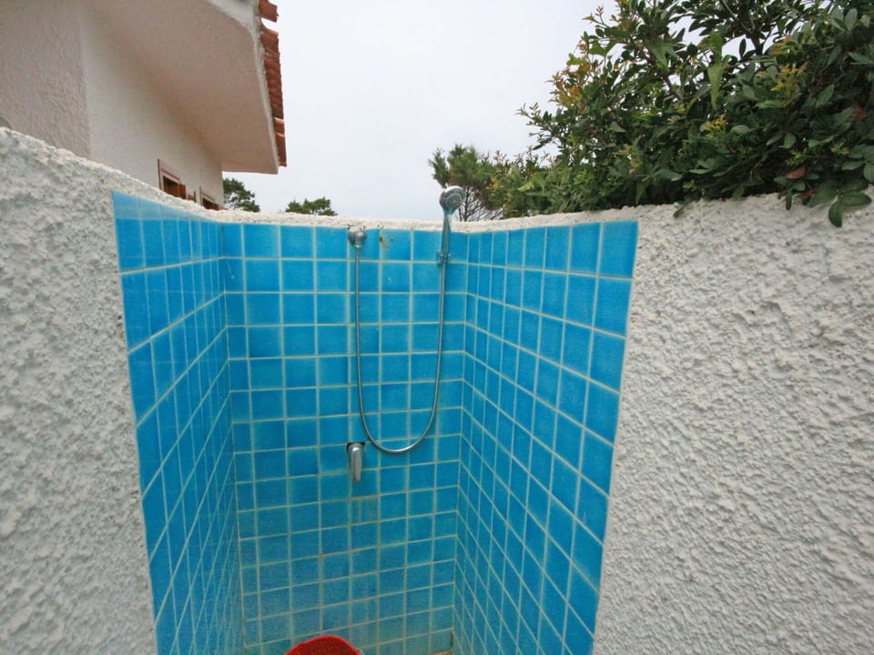 Blue, Wall, Tile, Turquoise, Aqua, Net, Line, Material Property, Architecture, Pattern