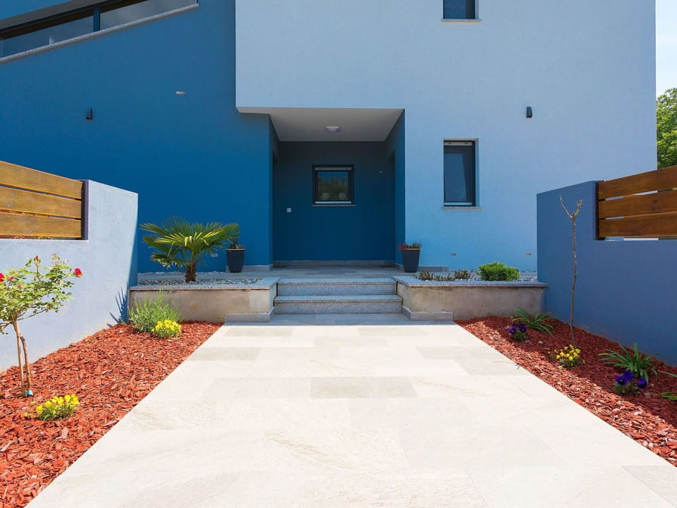 Property, House, Home, Residential Area, Real Estate, Building, Wall, Architecture, Facade, Door