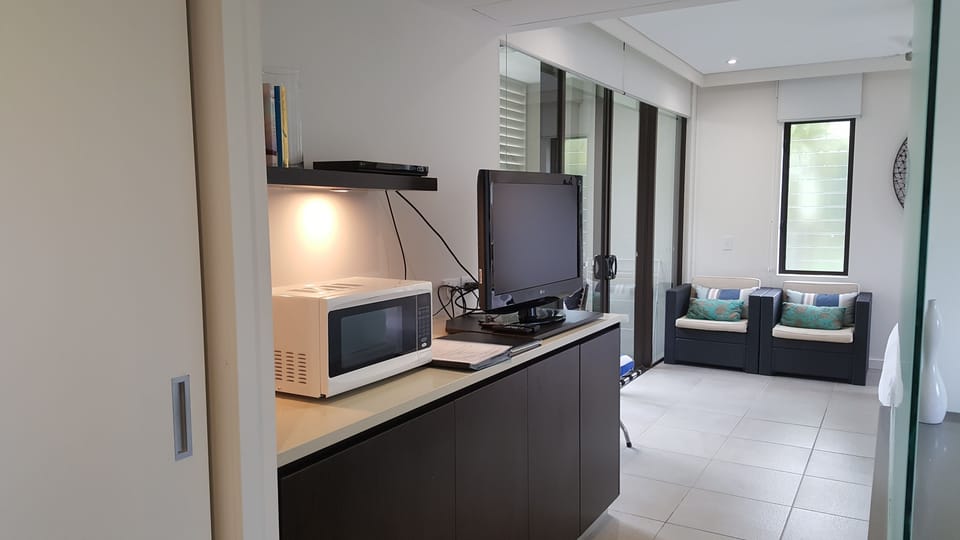 2 bedrooms, premium bedding, iron/ironing board, free WiFi
