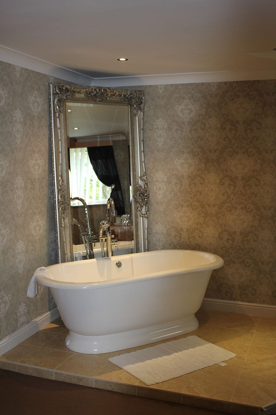 Room, 1 King Bed, Ensuite (Honeymoon Suite) | Deep soaking bathtub