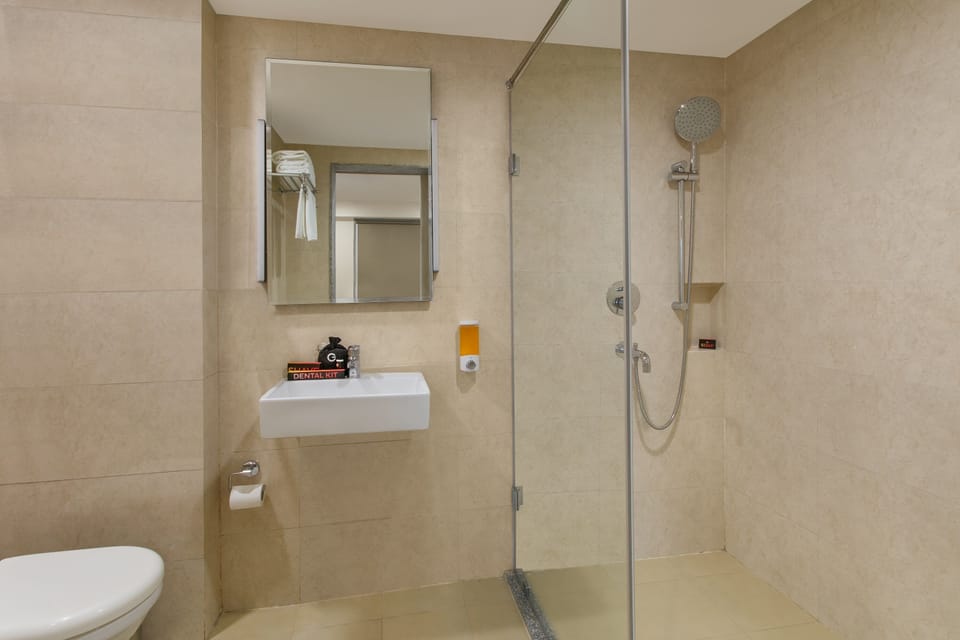 Shower, rainfall showerhead, free toiletries, hair dryer (on request)