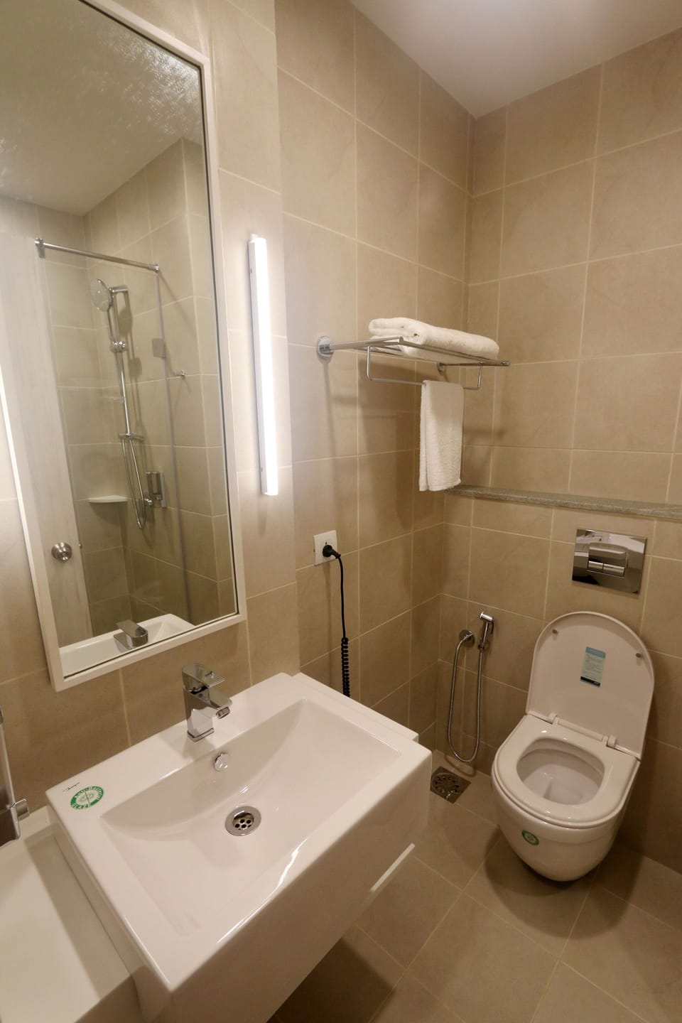 Shower, rainfall showerhead, free toiletries, hair dryer (on request)