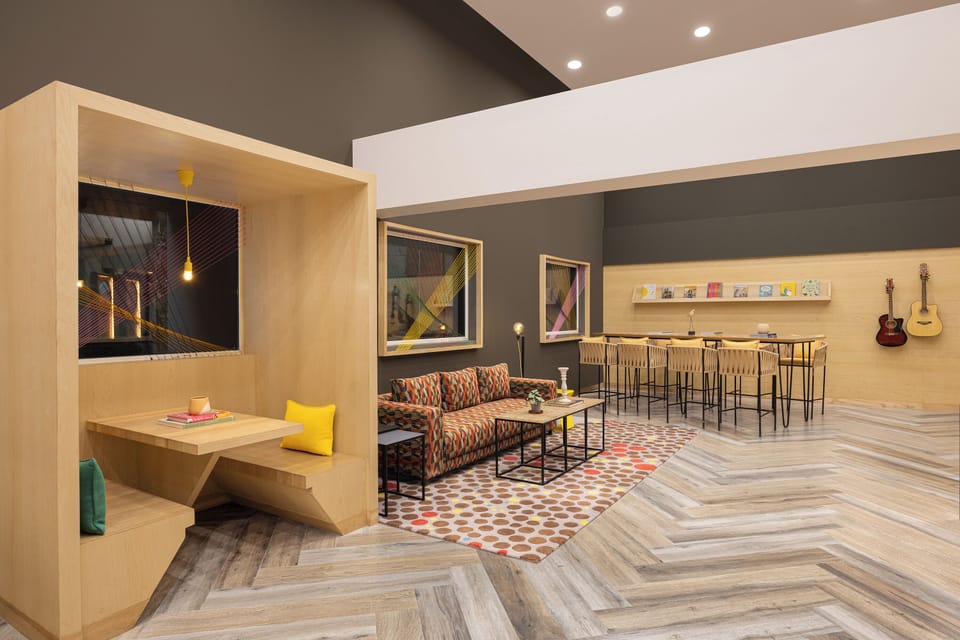 Lobby lounge