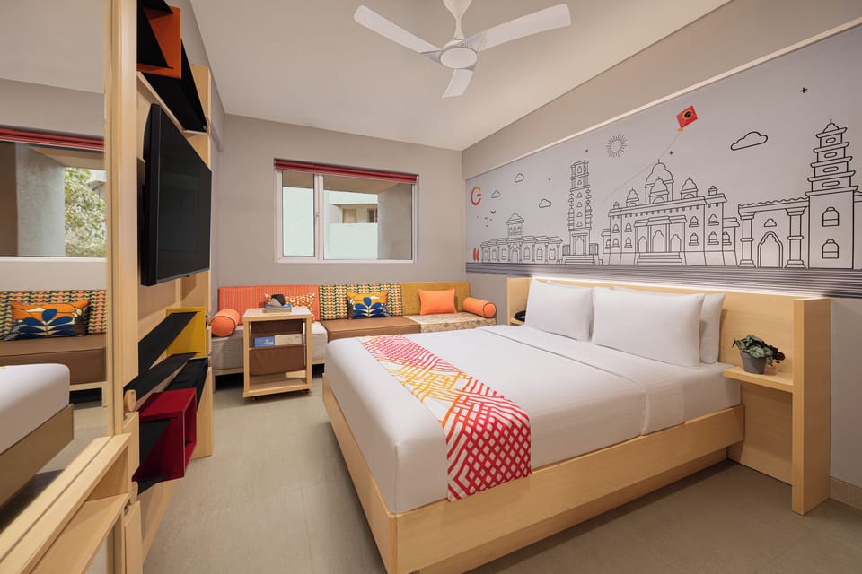 Luxe Queen Room | In-room safe, iron/ironing board, free WiFi, bed sheets